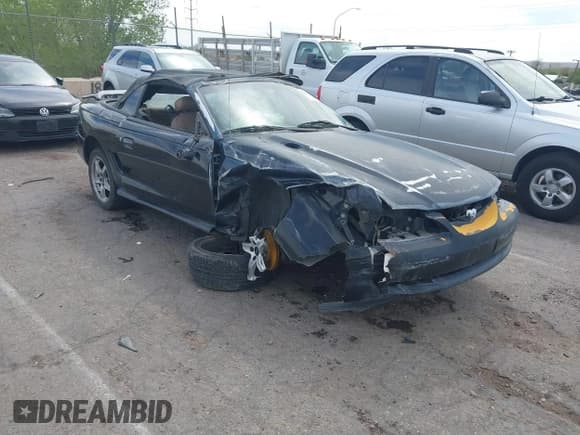 ✅ 1994 Ford Mustang • VIN: 1FALP45TXRF166075 • Lot: 42072112. Listed on IAAI with 101,500 mi. Free auction sales archive from the USA and detailed vehicle history report at DreamBid. Image 1.