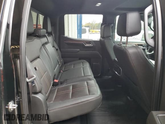 ✅ 2022 Chevrolet Silverado 1500 High Country • VIN: 2GCUDJED7N1512339 • Lot: 90050875. Wystawiony na Copart z przebiegiem 74 818 mil. Bezpłatny archiwum sprzedaży aukcyjnych z USA i szczegółowy raport historii pojazdu na DreamBid. Zdjęcie 10.