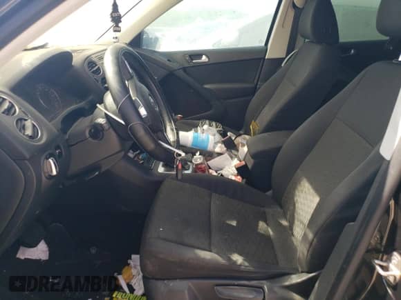 2013 Volkswagen Tiguan SE с VIN WVGAV7AXXDW519677, выставлен на аукционе Copart как лот 72686304 с пробегом Не указан миль и Списание • Salvage title. История ставок и продаж доступна на DreamBid. Изображение 7.