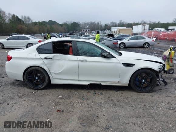 ✅ 2013 BMW M5 • VIN: WBSFV9C59DC773439 • Лот: 41575069. Опубликован ранее на IAAI с пробегом 124 313 миль. Бесплатный доступ к архиву аукционных продаж из США и подробный отчёт об истории автомобиля на DreamBid. Изображение 13.