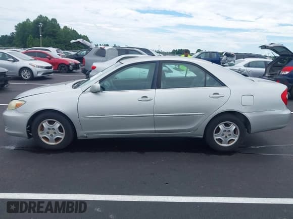 ✅ 2002 Toyota Camry XLE • VIN: 4T1BF32K52U028908 • Лот: 42975341. Опубликован ранее на IAAI с пробегом 355 815 миль. Бесплатный доступ к архиву аукционных продаж из США и подробный отчёт об истории автомобиля на DreamBid. Изображение 14.