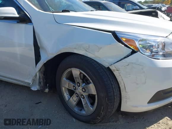 2013 Chevrolet Malibu LT z VIN 1G11C5SA9DF149517, wystawiony jako IAAI lot #43415565 z przebiegiem Nie podano mil oraz . Historia ofert i sprzedaży dostępna na DreamBid. Obrazek 17.