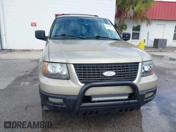 ✅ 2004 Ford Expedition Special Service • VIN: 1FMRU15W34LB16887 • Lot: 42832935. Wystawiony na IAAI z przebiegiem 170 961 mil. Bezpłatny archiwum sprzedaży aukcyjnych z USA i szczegółowy raport historii pojazdu na DreamBid. Zdjęcie 6.