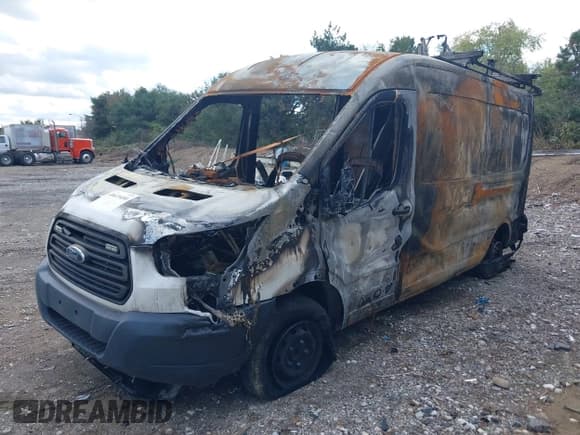 ✅ 2019 Ford Transit • VIN: 1FTYR2CM2KKA85871 • Lot: 40619490. Wystawiony na IAAI z przebiegiem 50 935 mil. Bezpłatny archiwum sprzedaży aukcyjnych z USA i szczegółowy raport historii pojazdu na DreamBid. Zdjęcie 2.