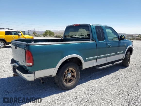 ✅ 1998 Ford F-150 • VIN: 1FTRX18L9WKB08296 • Lot: 64687265. Wystawiony na Copart z przebiegiem 240 607 mil. Bezpłatny archiwum sprzedaży aukcyjnych z USA i szczegółowy raport historii pojazdu na DreamBid. Zdjęcie 3.