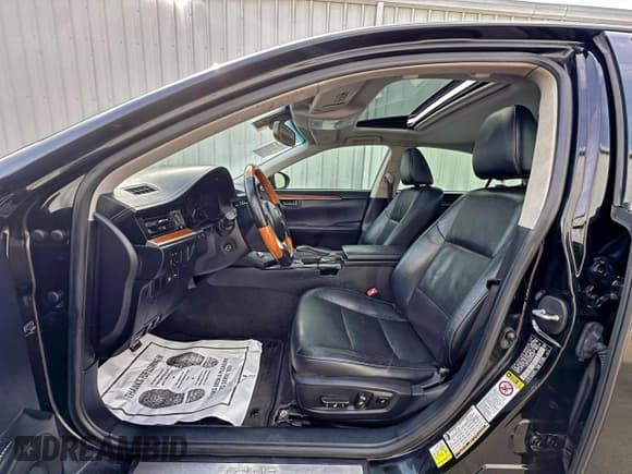 ✅ 2014 Lexus ES 300h • VIN: JTHBW1GG3E2048022 • Lot: 96199425. Wystawiony na Copart z przebiegiem 243 901 mil. Bezpłatny archiwum sprzedaży aukcyjnych z USA i szczegółowy raport historii pojazdu na DreamBid. Zdjęcie 5.