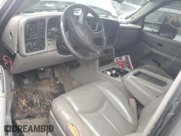 ✅ 2006 Chevrolet Silverado 2500HD LT2 • VIN: 1GCHK23U86F134204 • Lot: 68744365. Wystawiony na Copart z przebiegiem 203 046 mil. Bezpłatny archiwum sprzedaży aukcyjnych z USA i szczegółowy raport historii pojazdu na DreamBid. Zdjęcie 8.