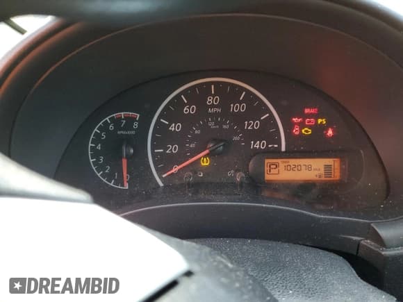 ✅ 2015 Nissan Versa S Plus • VIN: 3N1CN7AP8FL948213 • Lot: 82614235. Wystawiony na Copart z przebiegiem 102 078 mil. Bezpłatny archiwum sprzedaży aukcyjnych z USA i szczegółowy raport historii pojazdu na DreamBid. Zdjęcie 9.