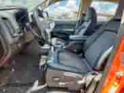 2020 Chevrolet Colorado 2WD Z71 z VIN 1GCGSDEN8L1243994, wystawiony jako Copart lot #61609345 z przebiegiem 123 428 mil mil oraz Szkoda całkowita • Salvage title. Historia ofert i sprzedaży dostępna na DreamBid. Obrazek 7.