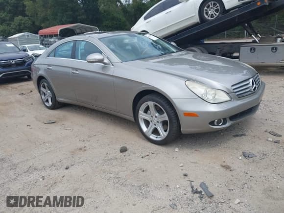 ✅ 2006 Mercedes-Benz CLS 500 • VIN: WDDDJ75XX6A076685 • Lot: 43041893. Wystawiony na IAAI z przebiegiem 157 708 mil. Bezpłatny archiwum sprzedaży aukcyjnych z USA i szczegółowy raport historii pojazdu na DreamBid. Zdjęcie 1.