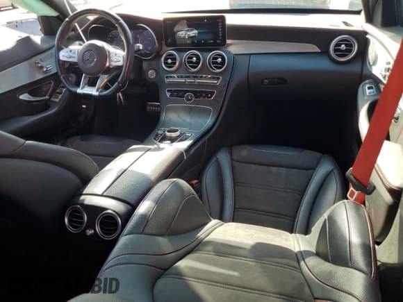 ✅ 2020 Mercedes-Benz C 43 AMG • VIN: 55SWF6EB7LU334777 • Lot: 93619815. Wystawiony na Copart z przebiegiem 82 866 mil. Bezpłatny archiwum sprzedaży aukcyjnych z USA i szczegółowy raport historii pojazdu na DreamBid. Zdjęcie 8.