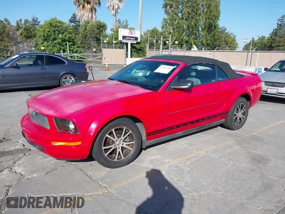 ✅ 2007 Ford Mustang Deluxe • VIN: 1ZVFT84N175265638 • Lot: 42944286. Listed on IAAI with 300,032 mi. Free auction sales archive from the USA and detailed vehicle history report at DreamBid. Image 2.