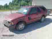 1997 Chevrolet Blazer LS z VIN 1GNCT18W7VK136406, wystawiony jako IAAI lot #42574267 z przebiegiem 185 908 mil mil oraz . Historia ofert i sprzedaży dostępna na DreamBid. Obrazek 2.