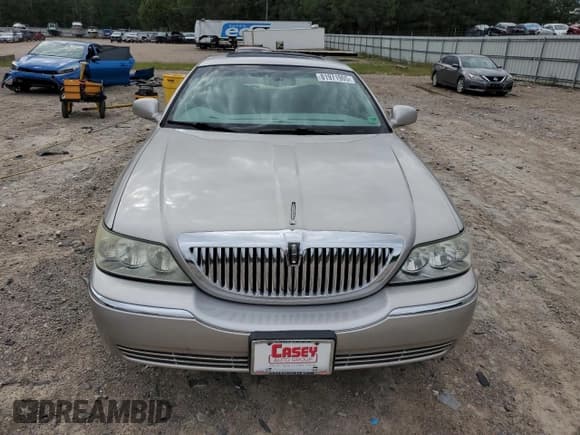 ✅ 2006 Lincoln Town Car Signature Limited • VIN: 1LNHM82W86Y646139 • Lot: 81971905. Listed on Copart with Not provided. Free auction sales archive from the USA and detailed vehicle history report at DreamBid. Image 5.
