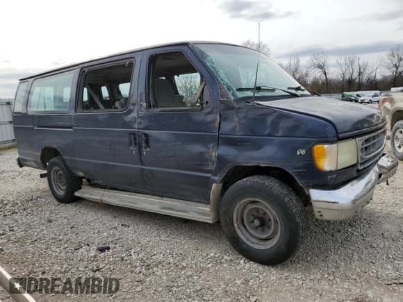 ✅ 2002 Ford Econoline Passenger XL • VIN: 1FBSS31S32HB27189 • Lot: 47700175. Listed on Copart with 210,989 mi. Free auction sales archive from the USA and detailed vehicle history report at DreamBid. Image 4.