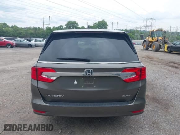 ✅ 2018 Honda Odyssey Elite • VIN: 5FNRL6H97JB025422 • Lot: 42352974. Wystawiony na IAAI z przebiegiem 71 724 mil. Bezpłatny archiwum sprzedaży aukcyjnych z USA i szczegółowy raport historii pojazdu na DreamBid. Zdjęcie 17.