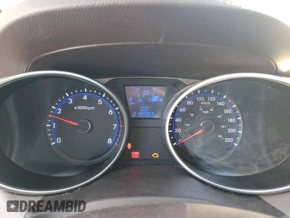 ✅ 2011 Hyundai Tucson GL • VIN: KM8JT3AB2BU301552 • Lot: 84405255. Wystawiony na Copart z przebiegiem 218 983 mil. Bezpłatny archiwum sprzedaży aukcyjnych z USA i szczegółowy raport historii pojazdu na DreamBid. Zdjęcie 9.