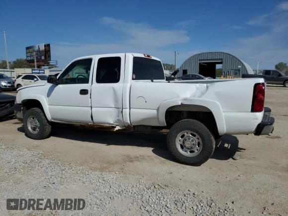 ✅ 2006 Chevrolet Silverado 2500HD Work Truck • VIN: 1GCHK29UX6E129048 • Lot: 71828374. Wystawiony na Copart z przebiegiem 287 119 mil. Bezpłatny archiwum sprzedaży aukcyjnych z USA i szczegółowy raport historii pojazdu na DreamBid. Zdjęcie 2.