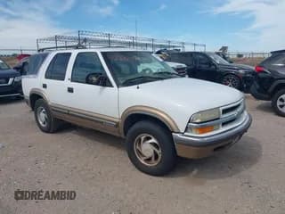 ✅ 1999 Chevrolet Blazer Trailblazer • VIN: 1GNDT13W4X2208791 • Lot: 42281876. Wystawiony na IAAI z przebiegiem 261 605 mil. Bezpłatny archiwum sprzedaży aukcyjnych z USA i szczegółowy raport historii pojazdu na DreamBid. Zdjęcie 1.