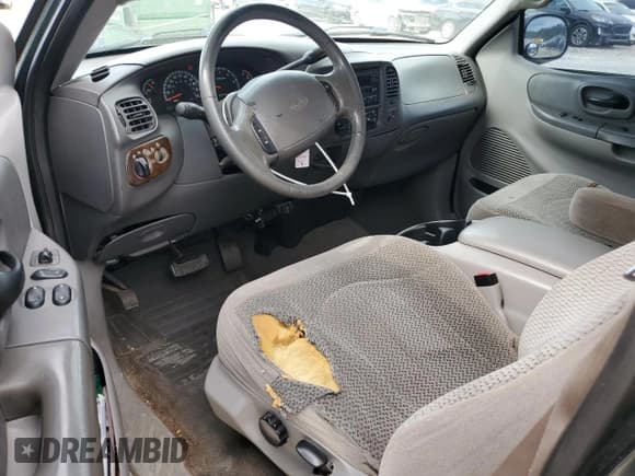 ✅ 2001 Ford F-150 XL • VIN: 2FTRX17L71CA17932 • Lot: 67893015. Listed on Copart with 283,192 mi. Free auction sales archive from the USA and detailed vehicle history report at DreamBid. Image 8.