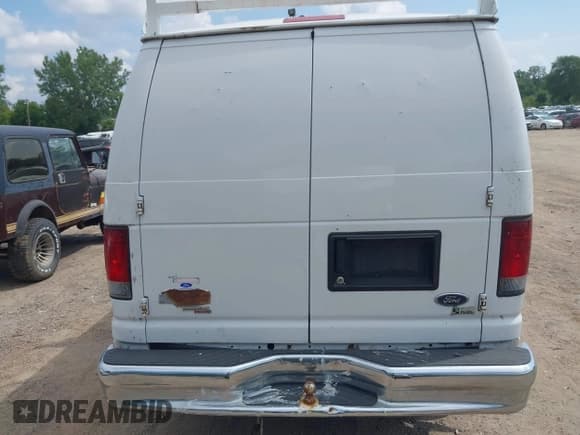 ✅ 2012 Ford Econoline Cargo Recreational • VIN: 1FTNE2EL2CDA46707 • Lot: 42911288. Wystawiony na IAAI z przebiegiem 206 809 mil. Bezpłatny archiwum sprzedaży aukcyjnych z USA i szczegółowy raport historii pojazdu na DreamBid. Zdjęcie 16.