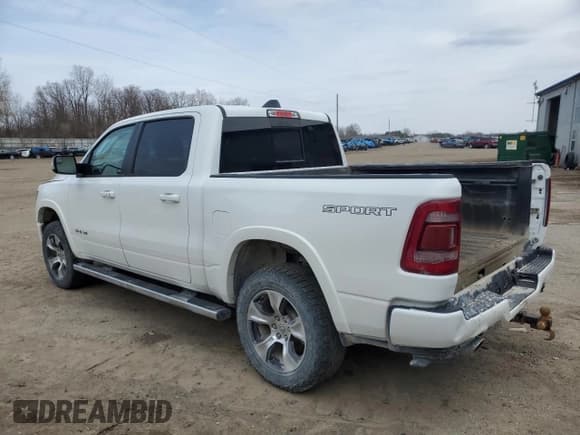 ✅ 2022 Ram 1500 Laramie • VIN: 1C6SRFJM2NN240395 • Лот: 50990235. Опубликован ранее на Copart с пробегом 61 581 миль. Бесплатный доступ к архиву аукционных продаж из США и подробный отчёт об истории автомобиля на DreamBid. Изображение 2.