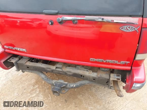 ✅ 1997 Chevrolet Blazer LS • VIN: 1GNDT13W2V2103356 • Lot: 42352435. Wystawiony na IAAI z przebiegiem 181 975 mil. Bezpłatny archiwum sprzedaży aukcyjnych z USA i szczegółowy raport historii pojazdu na DreamBid. Zdjęcie 6.