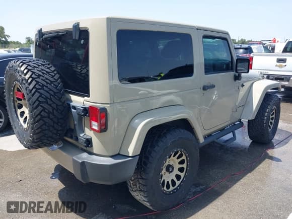 ✅ 2018 Jeep Wrangler Sahara • VIN: 1C4AJWBGXJL811092 • Lot: 42305620. Listed on IAAI with 41,021 mi. Free auction sales archive from the USA and detailed vehicle history report at DreamBid. Image 4.