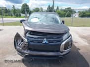 ✅ 2022 Mitsubishi Outlander ES • VIN: JA4ARUAU7NU011218 • Lot: 43073265. Wystawiony na IAAI z przebiegiem 55 382 mil. Bezpłatny archiwum sprzedaży aukcyjnych z USA i szczegółowy raport historii pojazdu na DreamBid. Zdjęcie 11.