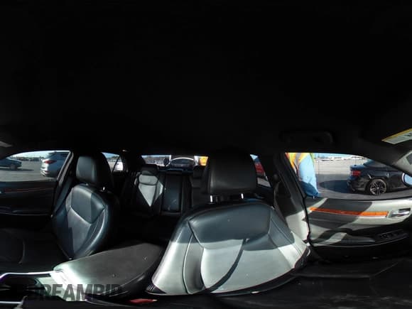 ✅ 2014 Chrysler 300 Uptown Edition • VIN: 2C3CCAAG0EH286686 • Лот: 43532290. Опубликован ранее на IAAI с пробегом 168 497 миль. Бесплатный доступ к архиву аукционных продаж из США и подробный отчёт об истории автомобиля на DreamBid. Изображение 17.