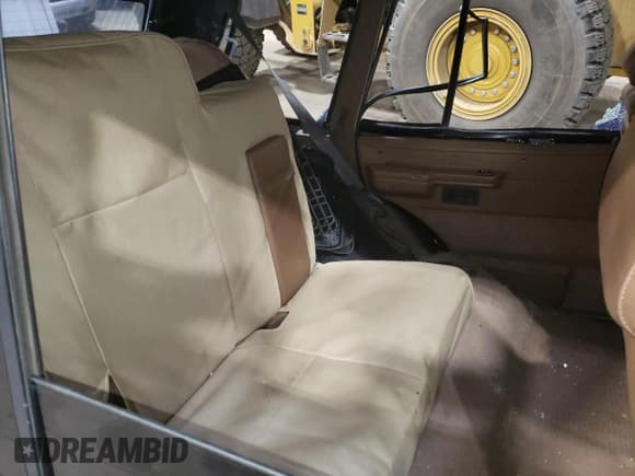 ✅ 1993 Land Rover Range Rover County • VIN: SALHC1348PA631932 • Лот: 60338455. Опубликован ранее на Copart с пробегом 165 651 миль. Бесплатный доступ к архиву аукционных продаж из США и подробный отчёт об истории автомобиля на DreamBid. Изображение 11.