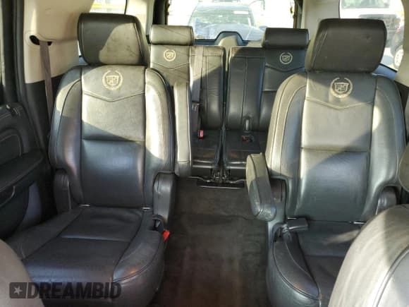 ✅ 2013 Cadillac Escalade ESV Platinum Edition • VIN: 1GYS3KEF9DR251880 • Лот: 44137715. Опубликован ранее на Copart с пробегом 155 335 миль. Бесплатный доступ к архиву аукционных продаж из США и подробный отчёт об истории автомобиля на DreamBid. Изображение 10.