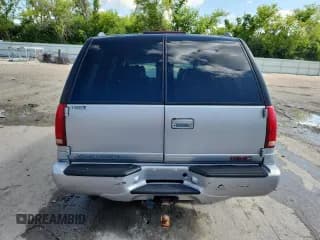 ✅ 1999 GMC Denali • VIN: 1GKEK13R0XR914811 • Lot: 62714765. Wystawiony na Copart z przebiegiem 190 112 mil. Bezpłatny archiwum sprzedaży aukcyjnych z USA i szczegółowy raport historii pojazdu na DreamBid. Zdjęcie 6.