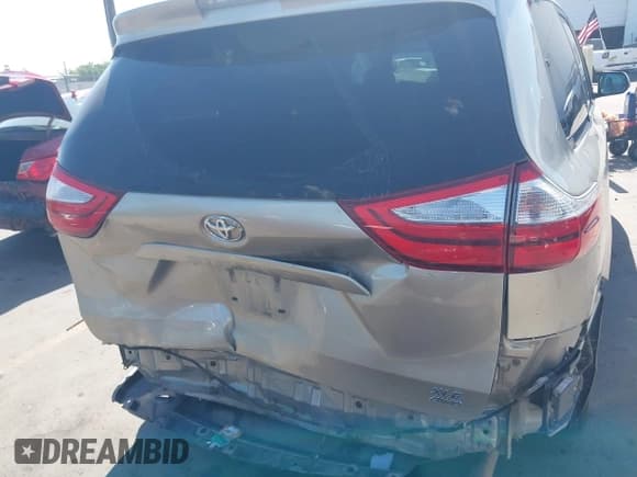 ✅ 2015 Toyota Sienna Limited • VIN: 5TDDK3DC3FS101458 • Лот: 42382380. Опубликован ранее на IAAI с пробегом 130 847 миль. Бесплатный доступ к архиву аукционных продаж из США и подробный отчёт об истории автомобиля на DreamBid. Изображение 16.