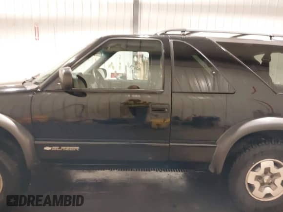 2005 Chevrolet Blazer LS with VIN 1GNCT18X35K100432, listed as a IAAI auction lot 42114887 with 172,765 mi miles and . Bid and sale history available at DreamBid. Image 15.