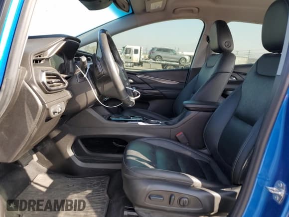 ✅ 2023 Chevrolet Bolt EV 2LT • VIN: 1G1FX6S06P4105210 • Lot: 83803684. Wystawiony na Copart z przebiegiem 51 480 mil. Bezpłatny archiwum sprzedaży aukcyjnych z USA i szczegółowy raport historii pojazdu na DreamBid. Zdjęcie 7.