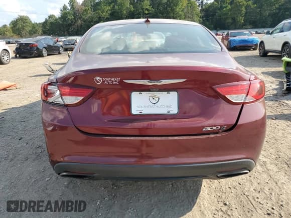 ✅ 2016 Chrysler 200 S • VIN: 1C3CCCBB4GN124732 • Lot: 70308235. Wystawiony na Copart z przebiegiem 91 669 mil. Bezpłatny archiwum sprzedaży aukcyjnych z USA i szczegółowy raport historii pojazdu na DreamBid. Zdjęcie 6.