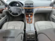 ✅ 2005 Mercedes-Benz E 500 • VIN: WDBUF70J75A613976 • Lot: 71861395. Wystawiony na Copart z przebiegiem Nie podano. Bezpłatny archiwum sprzedaży aukcyjnych z USA i szczegółowy raport historii pojazdu na DreamBid. Zdjęcie 8.