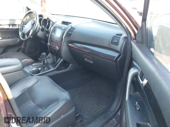 ✅ 2011 Kia Sorento EX • VIN: 5XYKU4A20BG042704 • Lot: 43757156. Listed on IAAI with 222,882 mi. Free auction sales archive from the USA and detailed vehicle history report at DreamBid. Image 5.