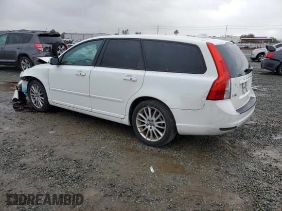 ✅ 2010 Volvo V50 • VIN: YV1390MWXA2558925 • Lot: 48589745. Wystawiony na Copart z przebiegiem 80 600 mil. Bezpłatny archiwum sprzedaży aukcyjnych z USA i szczegółowy raport historii pojazdu na DreamBid. Zdjęcie 2.