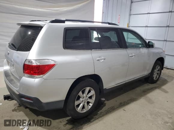 ✅ 2011 Toyota Highlander • VIN: 5TDBK3EH8BS050633 • Лот: 87059865. Опубликован ранее на Copart с пробегом 155 918 миль. Бесплатный доступ к архиву аукционных продаж из США и подробный отчёт об истории автомобиля на DreamBid. Изображение 3.