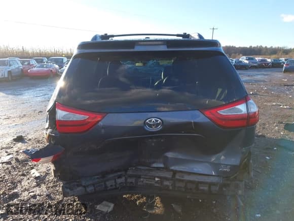 ✅ 2015 Toyota Sienna XLE • VIN: 5TDDK3DCXFS120394 • Lot: 43794858. Listed on IAAI with 164,847 mi. Free auction sales archive from the USA and detailed vehicle history report at DreamBid. Image 16.