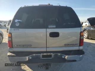 ✅ 2000 Chevrolet Suburban LS • VIN: 3GNEC16T3YG132821 • Лот: 87255784. Опубликован ранее на Copart с пробегом 236 048 миль. Бесплатный доступ к архиву аукционных продаж из США и подробный отчёт об истории автомобиля на DreamBid. Изображение 6.