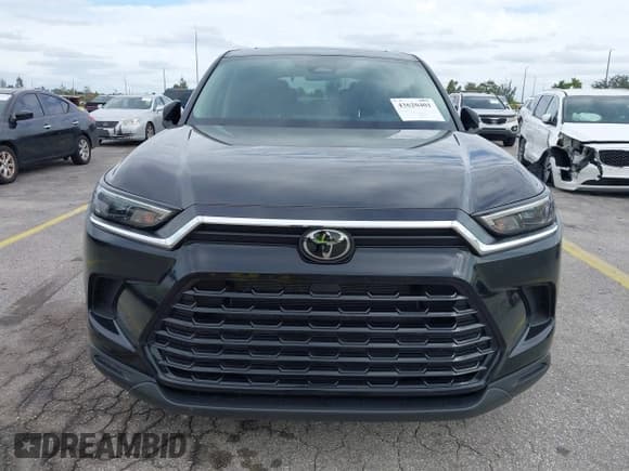 ✅ 2025 Toyota Highlander XLE • VIN: 5TDAAAA51SS023563 • Lot: 43620401. Listed on IAAI with 10,810 mi. Free auction sales archive from the USA and detailed vehicle history report at DreamBid. Image 6.