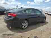 2019 Chevrolet Cruze Premier z VIN 1G1BF5SM8K7123021, wystawiony jako Copart lot #62654425 z przebiegiem 111 912 mil mil oraz Szkoda całkowita • Salvage title. Historia ofert i sprzedaży dostępna na DreamBid. Obrazek 3.