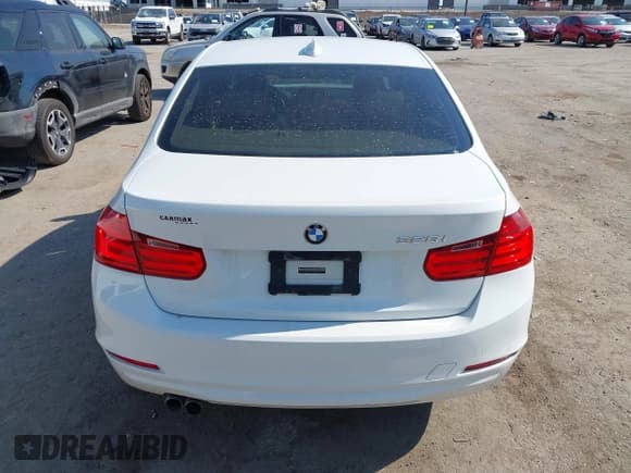 ✅ 2015 BMW 3 Series 328i • VIN: WBA3A5G56FNS83909 • Lot: 42931894. Wystawiony na IAAI z przebiegiem 131 937 mil. Bezpłatny archiwum sprzedaży aukcyjnych z USA i szczegółowy raport historii pojazdu na DreamBid. Zdjęcie 16.