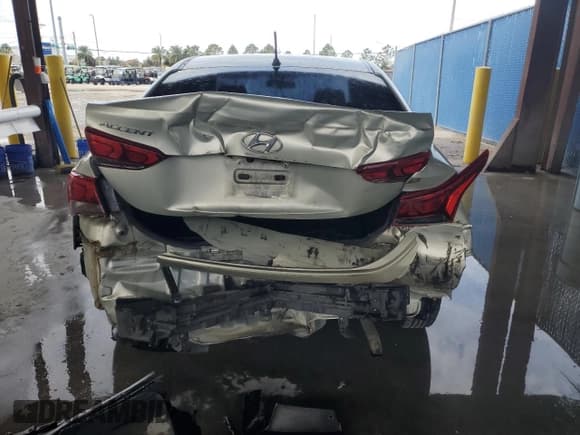 ✅ 2019 Hyundai Accent SE • VIN: 3KPC24A38KE052896 • Лот: 78068254. Опубликован ранее на Copart с пробегом 109 535 миль. Бесплатный доступ к архиву аукционных продаж из США и подробный отчёт об истории автомобиля на DreamBid. Изображение 6.