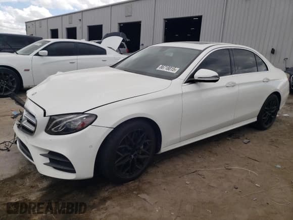 ✅ 2017 Mercedes-Benz E 300 Luxury • VIN: WDDZF4JB6HA115520 • Lot: 86718015. Wystawiony na Copart z przebiegiem 82 819 mil. Bezpłatny archiwum sprzedaży aukcyjnych z USA i szczegółowy raport historii pojazdu na DreamBid. Zdjęcie 1.