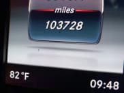 ✅ 2018 Mercedes-Benz GLC 300 • VIN: WDC0G4KB4JV076465 • Lot: 42747017. Wystawiony na IAAI z przebiegiem 103 728 mil. Bezpłatny archiwum sprzedaży aukcyjnych z USA i szczegółowy raport historii pojazdu na DreamBid. Zdjęcie 16.