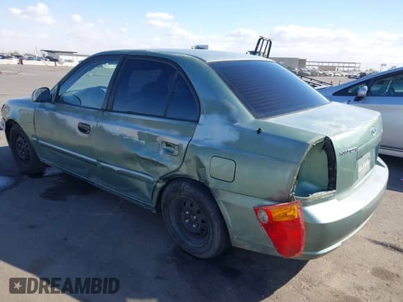 2005 Hyundai Accent GLS z VIN KMHCG45C95U620716, wystawiony jako IAAI lot #41740573 z przebiegiem 187 971 mil mil oraz . Historia ofert i sprzedaży dostępna na DreamBid. Obrazek 3.